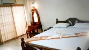Desk, blackout curtains, rollaway beds, free WiFi