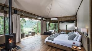 1 bedroom, premium bedding, free minibar, in-room safe
