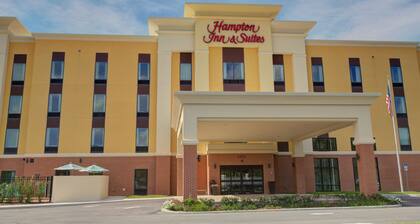 Hampton Inn & Suites Tampa Busch Gardens Area
