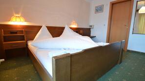 Een bureau, babybedden, extra bedden, gratis wifi