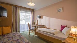 Een bureau, babybedden, extra bedden, gratis wifi