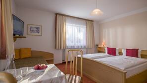 Een bureau, babybedden, extra bedden, gratis wifi