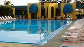 Outdoor pool, pool umbrellas, sun loungers