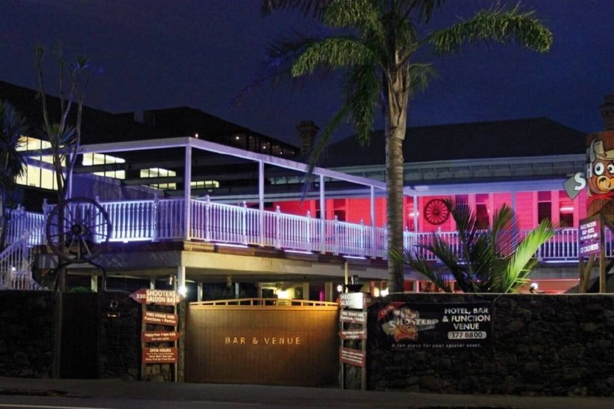 Shooters Saloon Bar Hotel Cabins Auckland Nuova Zelanda Expedia It