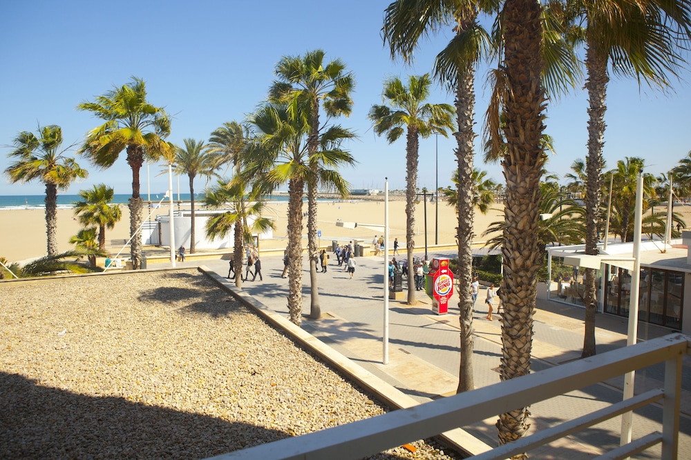 Malvarrosa Beach Rooms In Valencia Hotel Rates Reviews On Orbitz Malvarrosa Beach Rooms