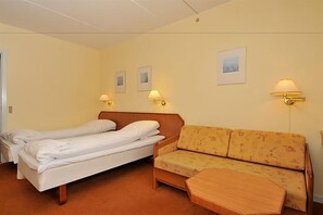 Double Room | Desk, free WiFi, bed sheets