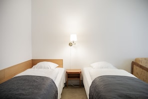 Double Room | Desk, free WiFi, bed sheets