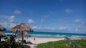 Plage, sable blanc, bar de plage