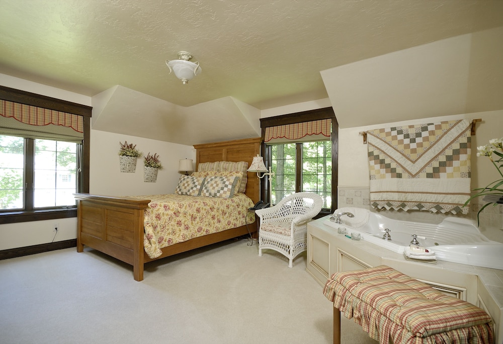 Appletown Bed And Breakfast Ontario Canada The Roost Bed and Breakfast in Appleton | Best Rates & Deals on Orbitz