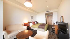 Down comforters, in-room safe, wheelchair access