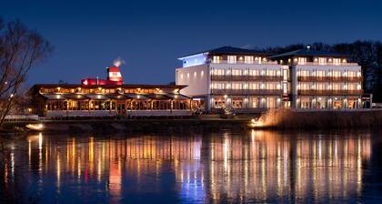 Riverside Hotel