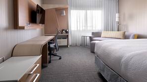 Premium bedding, desk, iron/ironing board, free WiFi