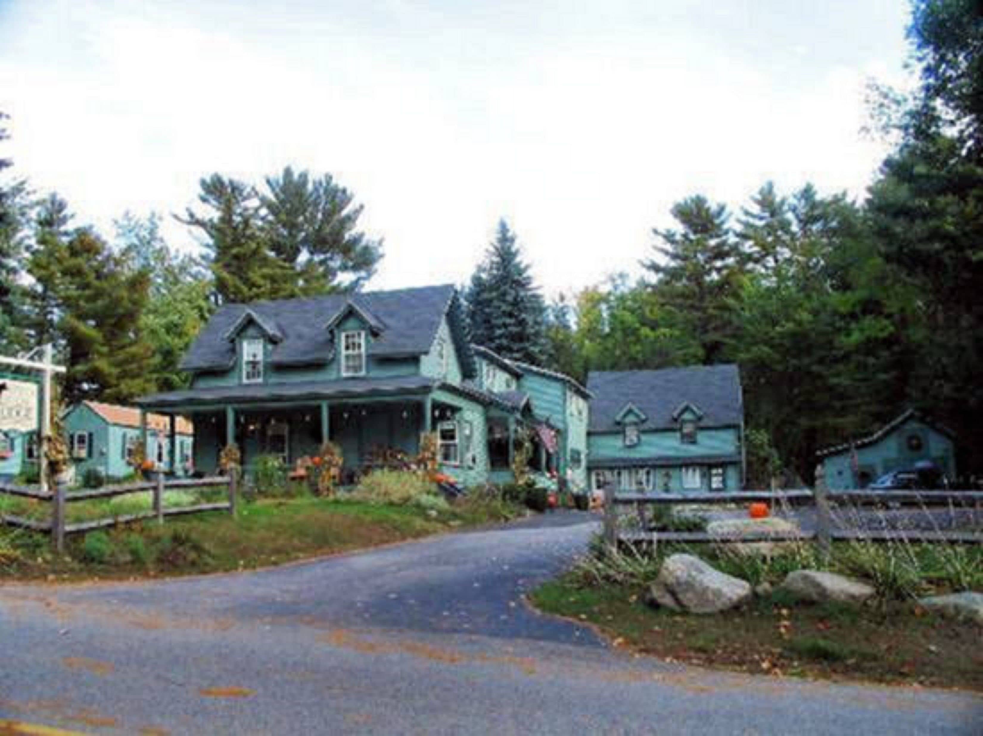 Spruce Moose Lodge and Cottages in North Conway, United States