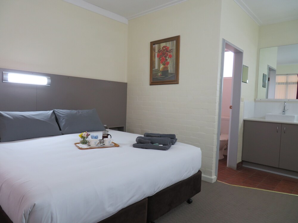 Bishops Lodge Narrandera