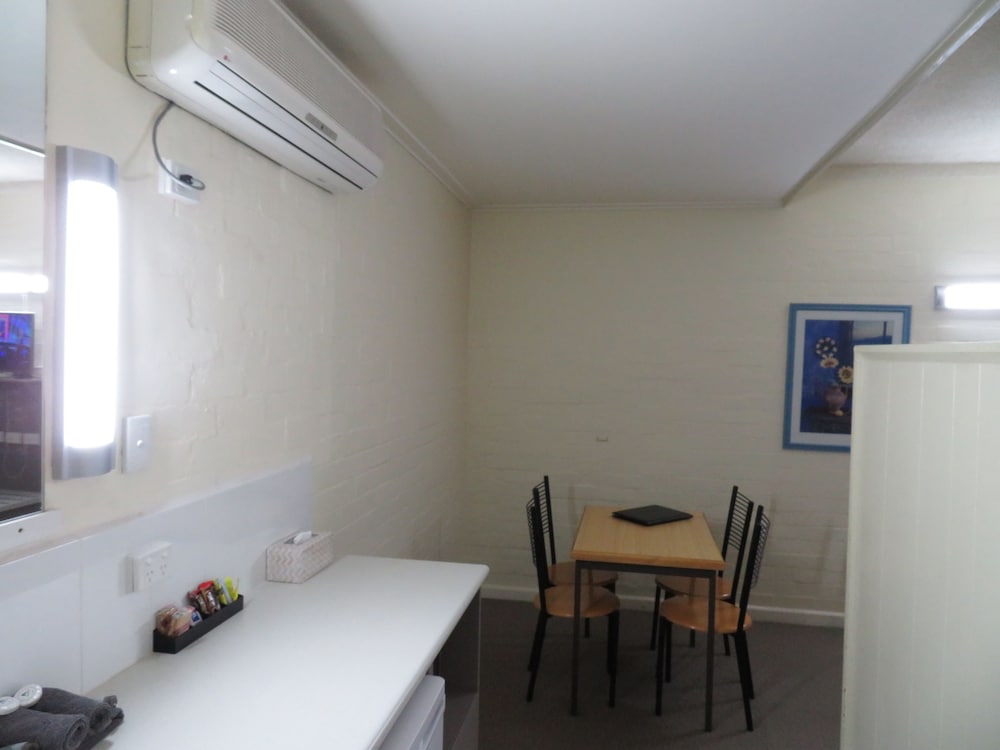Bishops Lodge Narrandera