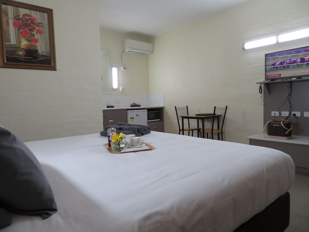 Bishops Lodge Narrandera