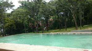 Kolam renang outdoor