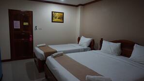 Desk, rollaway beds, free WiFi