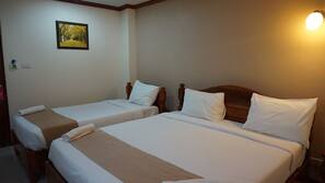 Desk, rollaway beds, free WiFi