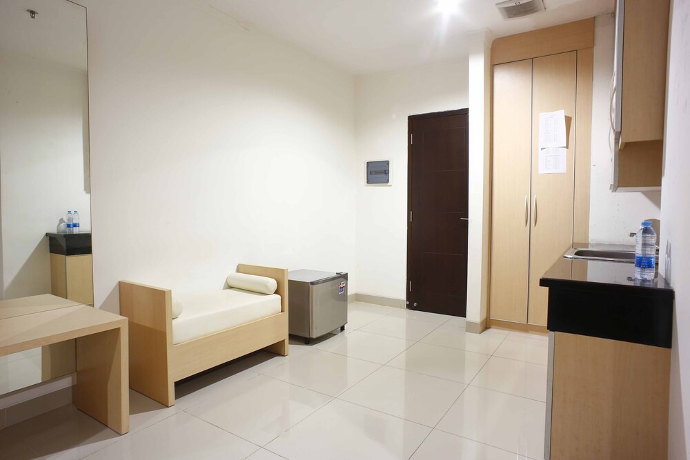RedDoorz @ Gunung Sahari: 2017 Room Prices, Deals 
