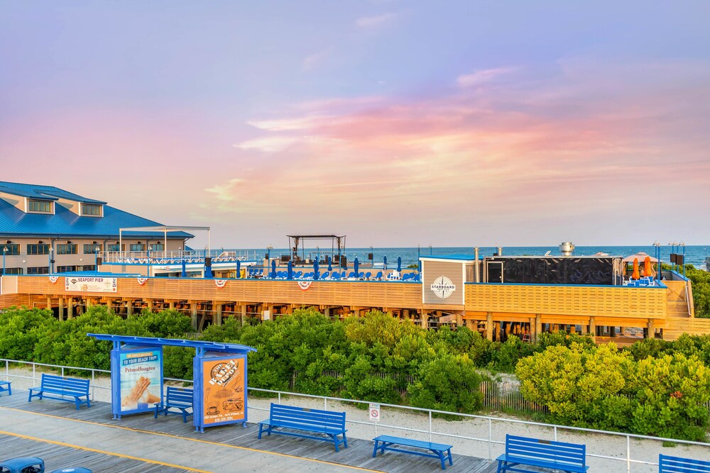 Hammock Inn & Suites Boardwalk Wildwood Oceanfront Beach Hotel, North