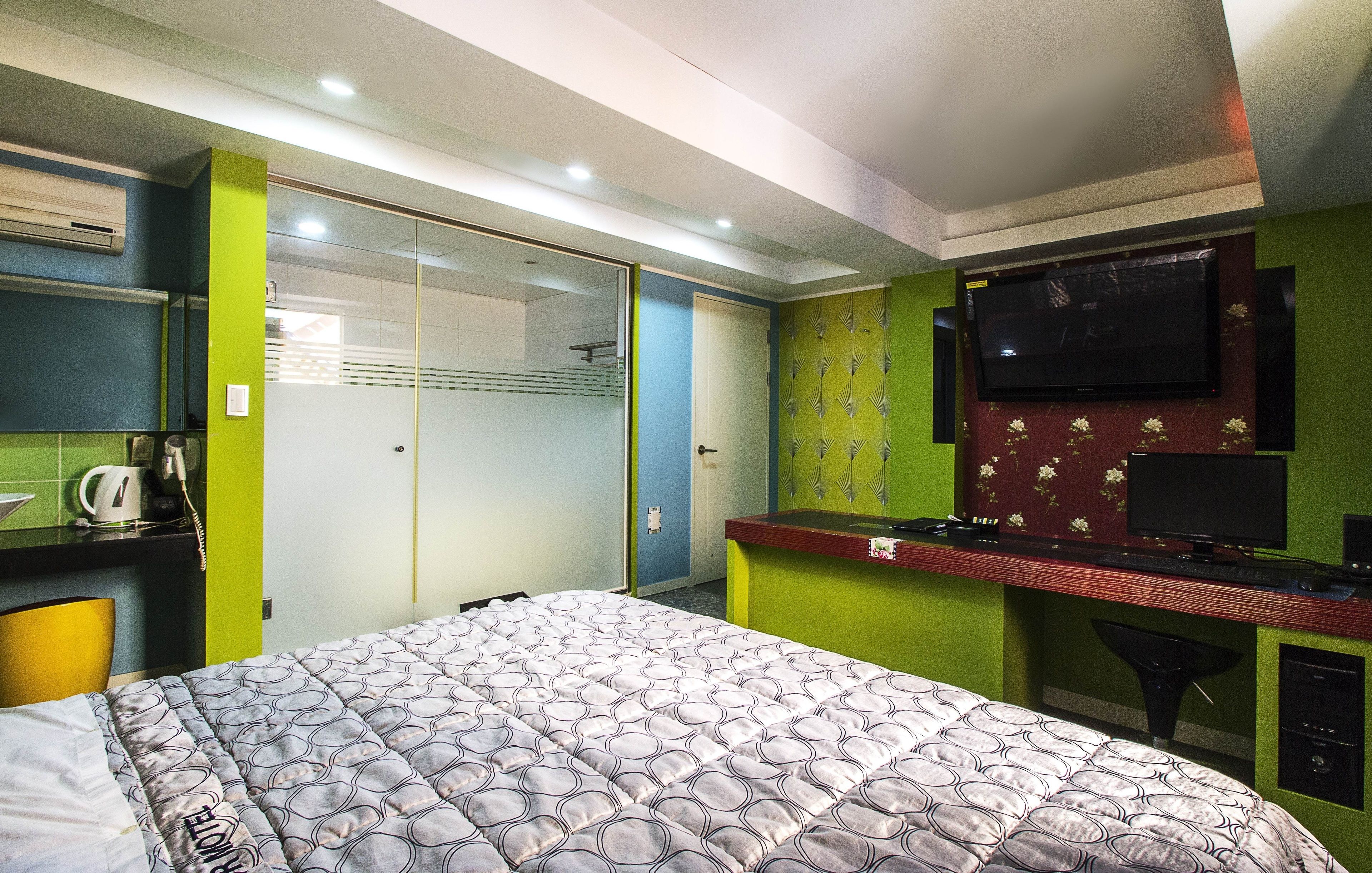 Color Motel