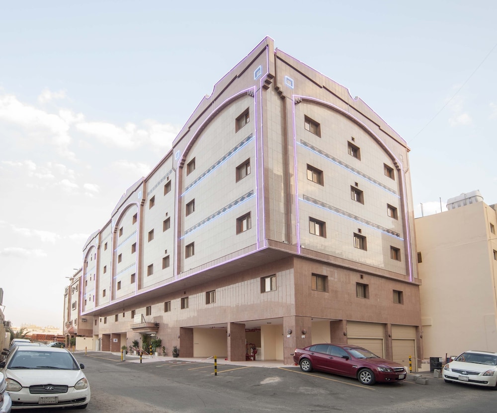 Al Ezzah Palace Hotel Suites In Jeddah Saudi Arabia Expedia - 