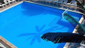 2 outdoor pools