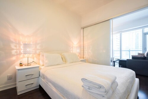 Check Expedia for Availability of New One Bedroom Condo Downtown-CN TOWER