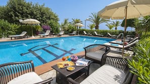 Piscina all'aperto, una piscina in terrazza