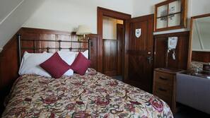 Desk, free cots/infant beds