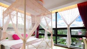 Individually decorated, desk, blackout drapes, free WiFi