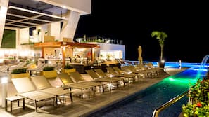 3 outdoor pools, sun loungers