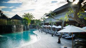 Outdoor pool, open 7:00 AM to 7:30 PM, pool umbrellas, pool loungers