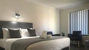 Premium bedding, desk, iron/ironing board, free WiFi