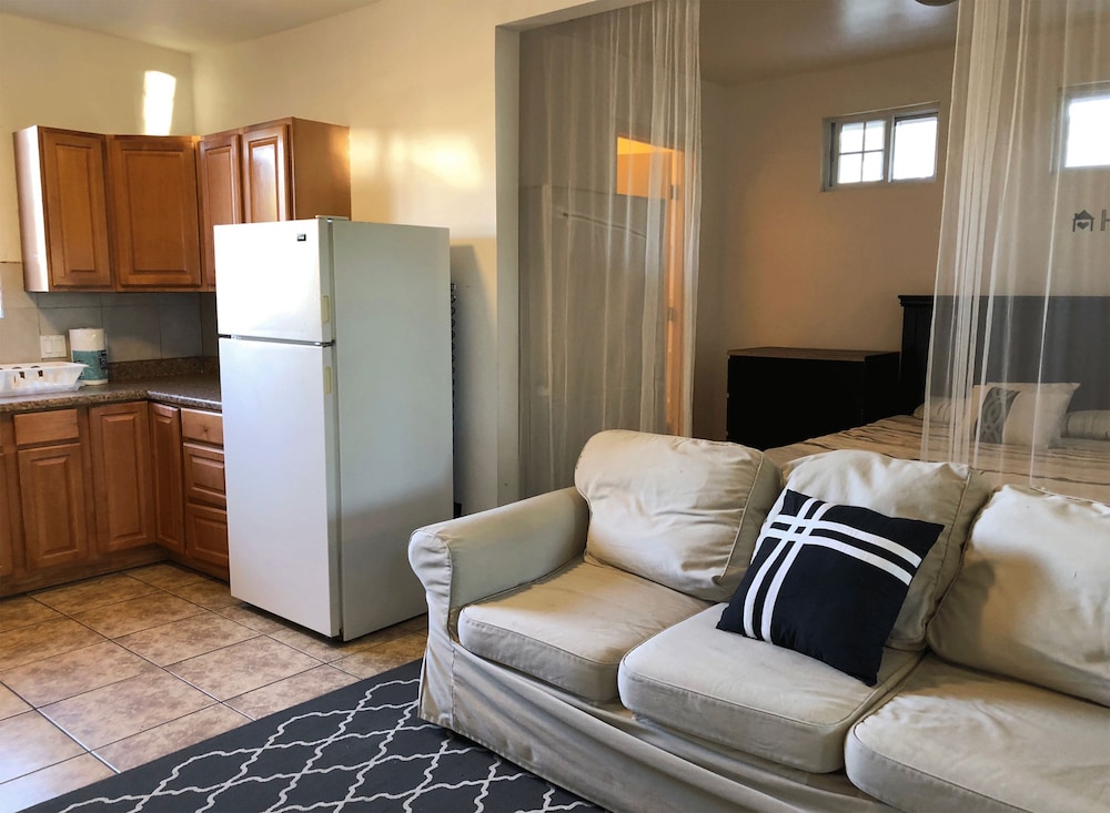 Great Tarzana Guest House In Los Angeles Hotel Rates Reviews On Featured Image