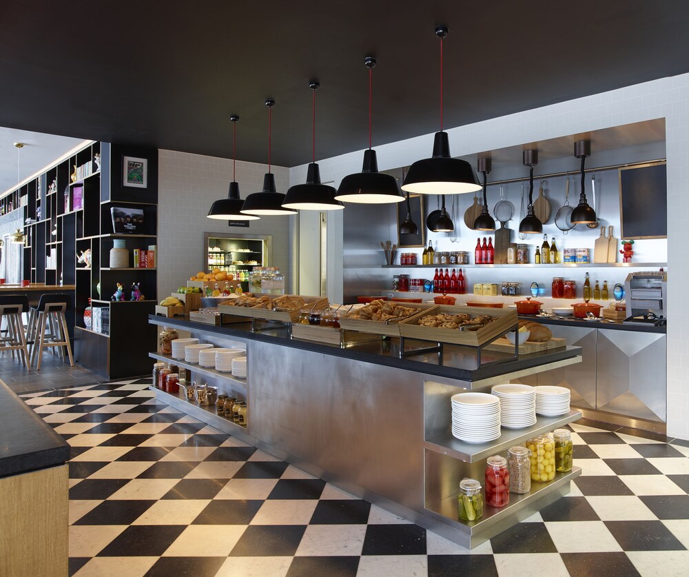 design hotel citizenm london, citizenm london shoreditch: 2018 room prices $128, deals & reviews, Design ideen