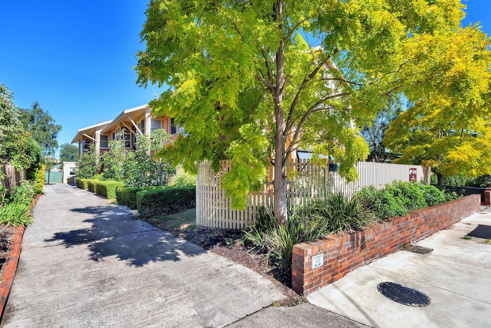 Lake Wendouree Apartments on Grove St