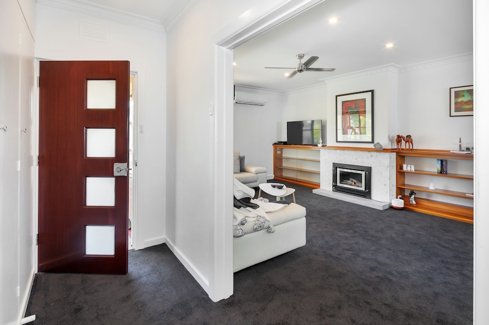 Lake Wendouree Apartments on Grove St