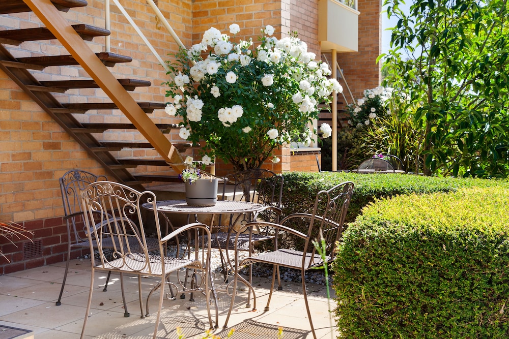 Lake Wendouree Apartments on Grove St