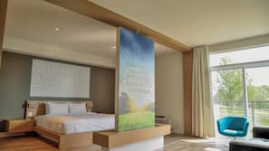 Hypo-allergenic bedding, minibar, desk, blackout drapes