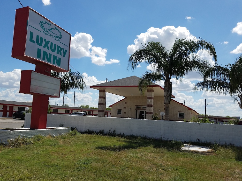 Luxury Inn & RV Park in Three Rivers, United States
