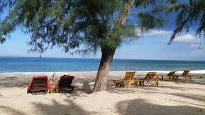 Beach nearby, beach massages, beach bar