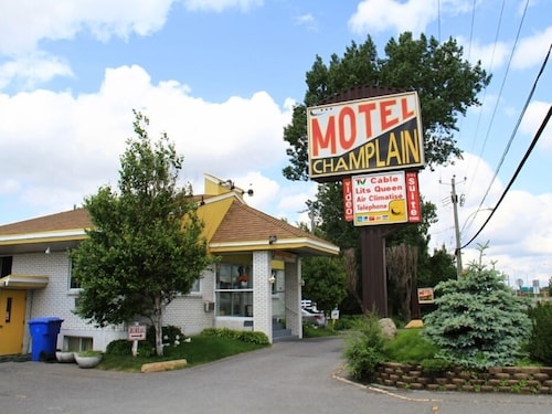 Check Expedia for Availability of Motel Champlain