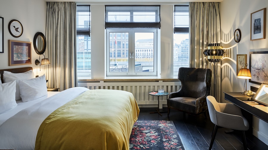 Sir Nikolai Hotel