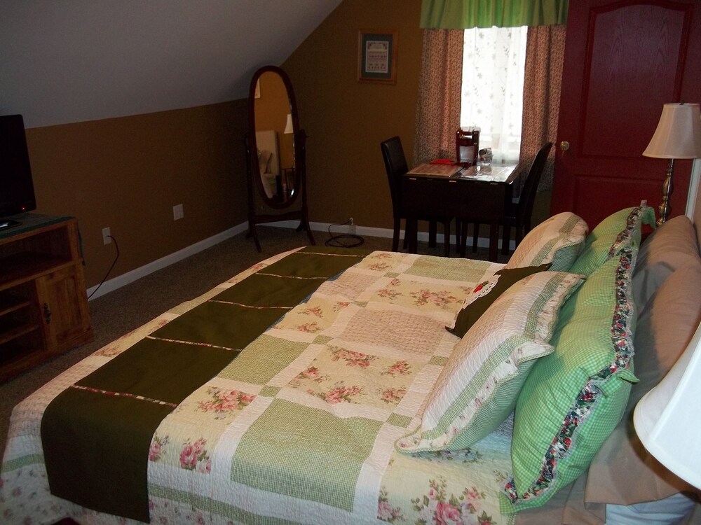 Tin Brook Bed and Breakfast Deals & Reviews (Walden, USA) Wotif
