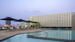 Outdoor pool, pool umbrellas