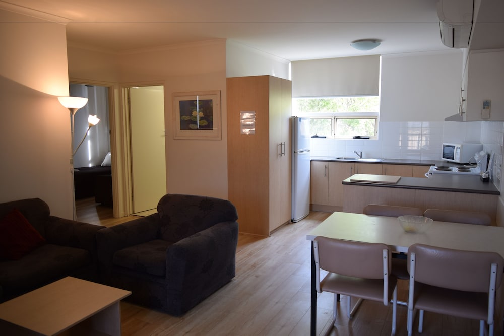Glenelg Holiday Apartments- Corfu