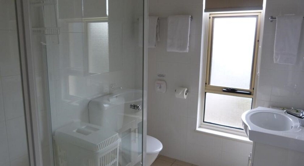 Glenelg Holiday Apartments- Corfu
