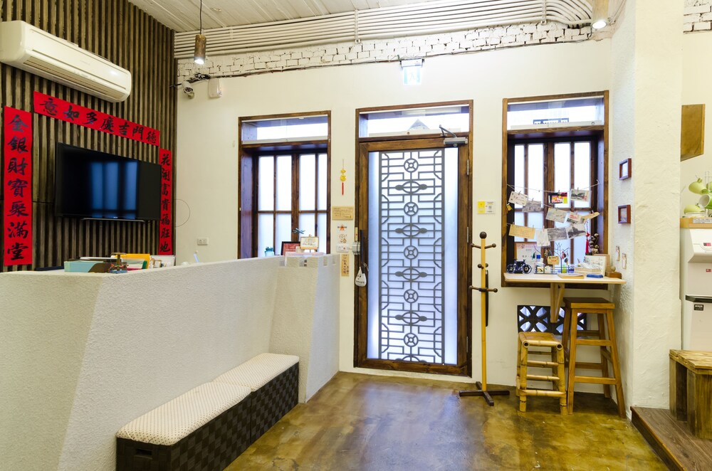 Slow Pace Tainan Hostel In Tainan Taiwan Expedia - 